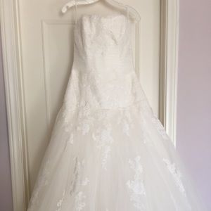 Brand New-Unaltered La Sposa Wedding Gown